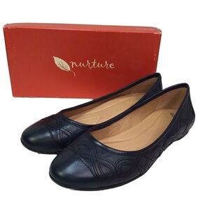 Nurture Acara Round toe leather‎ ballet flats -EUC